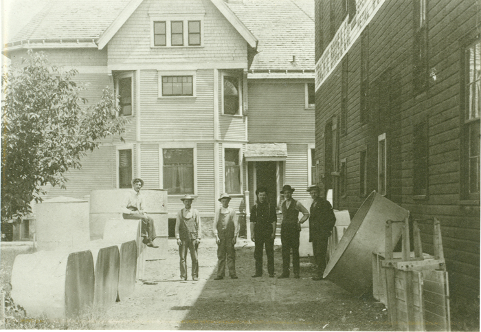 Trachte Brothers Co. standing next to a larger space at Bedford and West Washington Ave in 1907